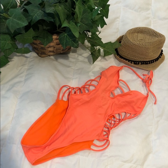 Forever 21 Other - Fun Cut Out One Piece Bathing Suit! 🧡
